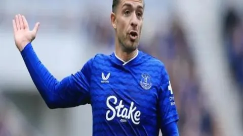 朗尼-沃克欧洲赛首秀失利，投篮全失！